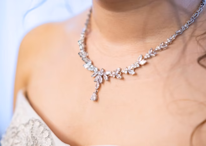 How to Pair the Right Jewelry with Your Outfit’s Neckline